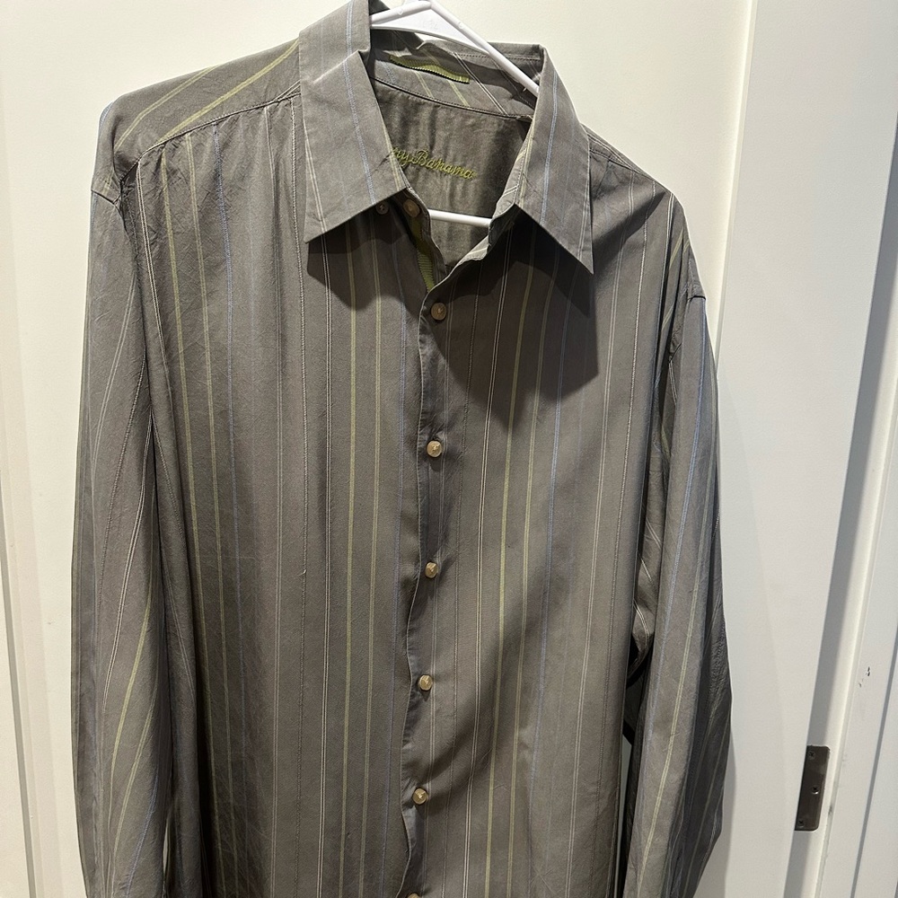 Lightly worn. Tommy Bahama 100% silk long sleeve men’s shirt.